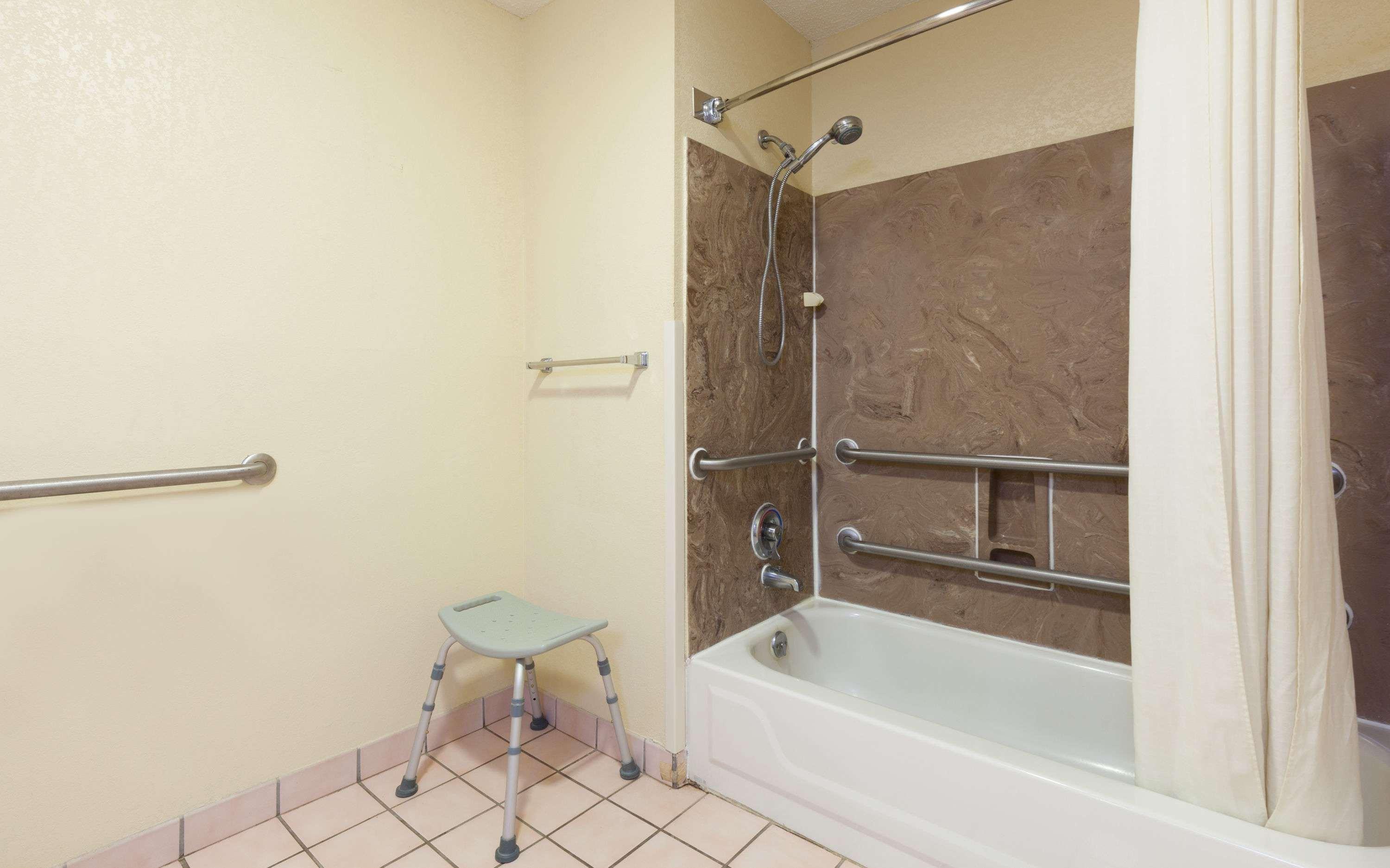 Super 8 By Wyndham Hammond Hotel Bagian luar foto